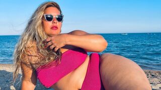 Fluvia Lacerda Plus Size Model ???????? | Curvy models Plus Size | Wiki bio facts | Brazilian beaches pics