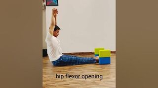 hip flexor opening 2 #123goschool #yoga #yogafitness #shorts #fitness #hathayoga #workout #tiktok