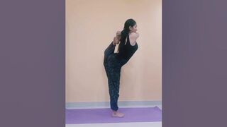 #yoga #yogagirl #natrajasana #yoytubeshorts #fitness