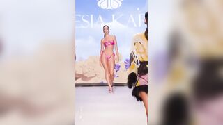 Priscilla Ricart ???? vs Stephanie Rayner ???? Bikini Show