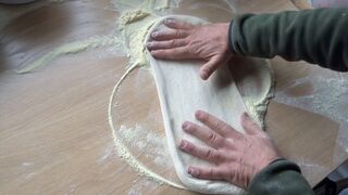 The easy Way to Stretching a Pizza in 45 Second, with Master Pizzaiolo Massimo Nocerino