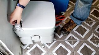 VINGLI Portable 5 Gallon Flushing Camping Toilet Review | Skoolie Travel Couple