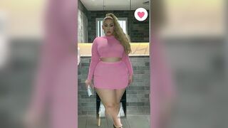 Lollie Cakez ..???????? | Prominent Australian Plus-Size Model, Influencer, Instagram Star | Biography