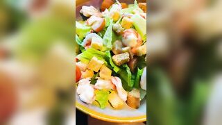 Seafood salad with garlic sauce#shortsfeed #shortvideo#foodie#recipe #yummy#challenge#salad#seafood