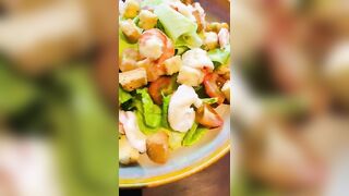 Seafood salad with garlic sauce#shortsfeed #shortvideo#foodie#recipe #yummy#challenge#salad#seafood