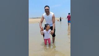 Anaya masti with her dad at Puri beach ⛱️????️#trending#viral#subscribe#enjoy