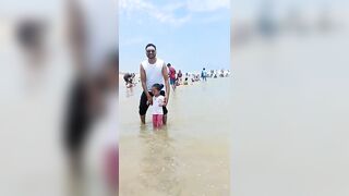 Anaya masti with her dad at Puri beach ⛱️????️#trending#viral#subscribe#enjoy