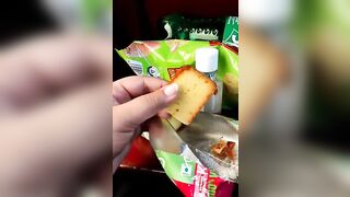 What i ate in Train ???????????? *Travel edition* Lucknow to ____ #whatieatinaday #minivlog #lucknow