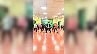 Ladki Dekhi Muh Se Siti |Movie Selfiee  #dance #girl #instagram #zumba #india #aerobics