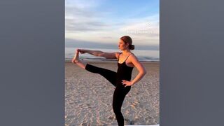 Yoga balance one leg padanghustasana #yogabalance