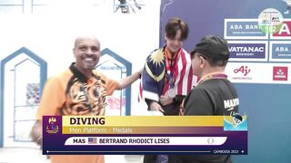 Malaysia's Enrique and Bertrand in Men's 10m Platform Victory Ceremony | Diving | SEA Games 2023