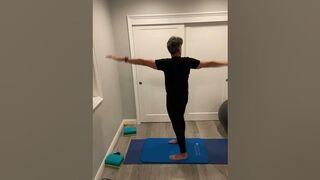 71 yr old runner does a 15 minute yoga flow at 4:00 am before going for a run