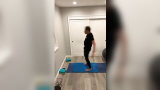 71 yr old runner does a 15 minute yoga flow at 4:00 am before going for a run