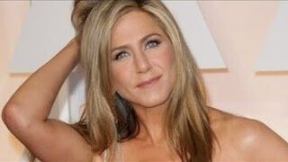 Jennifer Aniston Looks Great in her Bikinis