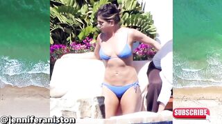 Jennifer Aniston Looks Great in her Bikinis