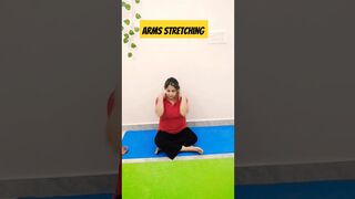 Arms stretching ????????‍♀️???? #viral #youtubeshorts #yoga #ytshorts #trending #flatbelly #india