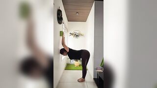 shoulder opening stretching #yoga #yogalife #viral #youtubeshorts #youtube #trending #instagram