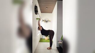 shoulder opening stretching #yoga #yogalife #viral #youtubeshorts #youtube #trending #instagram