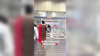 Red coat celebrity ni polchukunara? #shorts #shortsindia #telugu #teluguvlogs #airport #vlog #viral