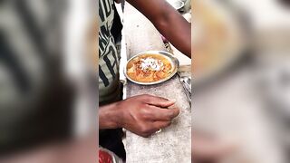 Samosa Chaat / only 10 ₹ / Street Food / Travel wala