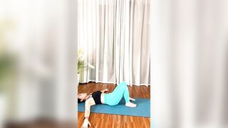 Đứng thế nào để không đau lưng ???| Đinh Hạnh Yoga#yoga #shorts #shortvideo #yogatainha