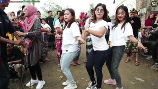 GOYANG TIKTOK VIRAL ACA ACA NEHI NEHI DANCE CANTIK ALYA CECE MEGANTARA