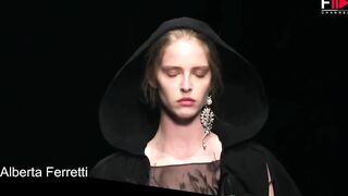 ABBY CHAMPION Best Model Moments FW 2022 - Fashion Channel