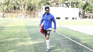 Celebrity in Expensive Cars Arrive for Football Practice Juhu | Adar jain, Abhishek Bachchan