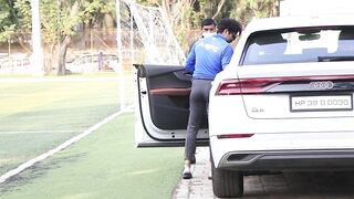 Celebrity in Expensive Cars Arrive for Football Practice Juhu | Adar jain, Abhishek Bachchan