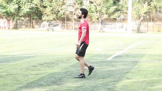 Celebrity in Expensive Cars Arrive for Football Practice Juhu | Adar jain, Abhishek Bachchan