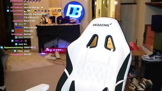 Duke Dennis Shows His Girlfriend on Stream ????