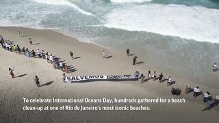 Volunteers clean Rio beach on Oceans Day