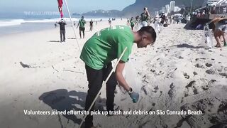 Volunteers clean Rio beach on Oceans Day