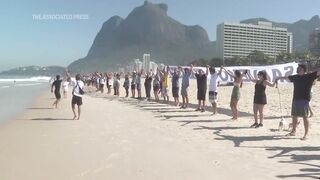 Volunteers clean Rio beach on Oceans Day