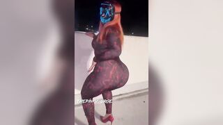 Masked Girl Twerk