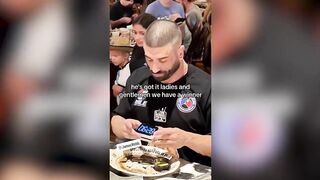 Competitive eater demolishes Texas 72oz steak challenge