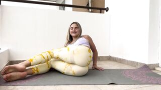 FITNESS STRETCHING. STRETCHING LEGS & FEET. GYMNASTICS EXERCISES. FLEXIBLE LEGS WORKOUT. CONTORTION