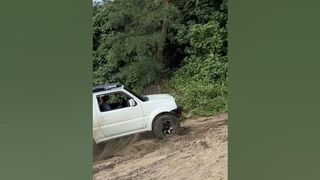 SUZUKI JIMNY running on the beach