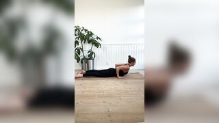 Back extension flow - How to work on a strong and flexible back // Home workout!