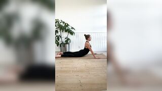 Back extension flow - How to work on a strong and flexible back // Home workout!