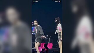 twerk challenge by lisa and jisoo ???????????????? #blackpink #fypシ #shortsvideo #shorts #lisa