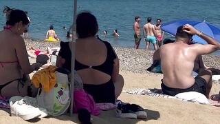 MUST SEE - BEACH OF PRETTY SPANISH WOMEN????| 4K Spain Barcelona 2023 Walking Tour Barceloneta beach