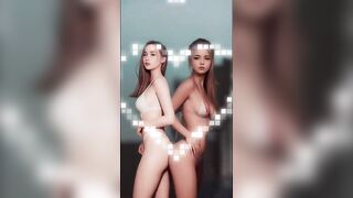 Lookbook AI, "Bikinis on the beach"; ビーチでのビキニ; 해변에서의 비키니