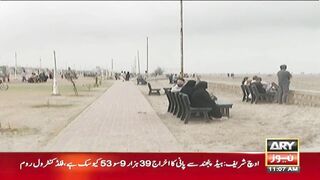 Karachi citizens headed for the beach