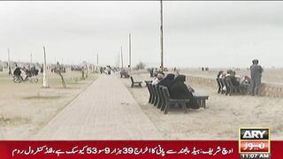 Karachi citizens headed for the beach