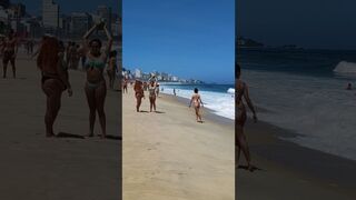 Sunny day in Copacabana beach rio de Janeiro ???????? going through the beach #copacabana