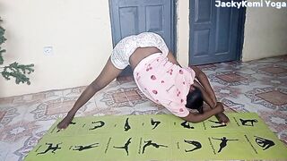 JackyKemi Daily Morning Legs Stretch Routine???? . STRETCHING SPLIT.