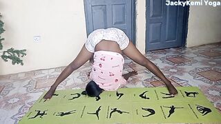 JackyKemi Daily Morning Legs Stretch Routine???? . STRETCHING SPLIT.