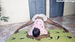 JackyKemi Daily Morning Legs Stretch Routine???? . STRETCHING SPLIT.