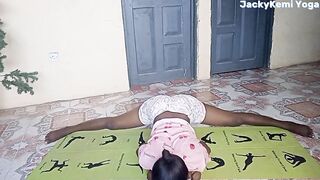 JackyKemi Daily Morning Legs Stretch Routine???? . STRETCHING SPLIT.